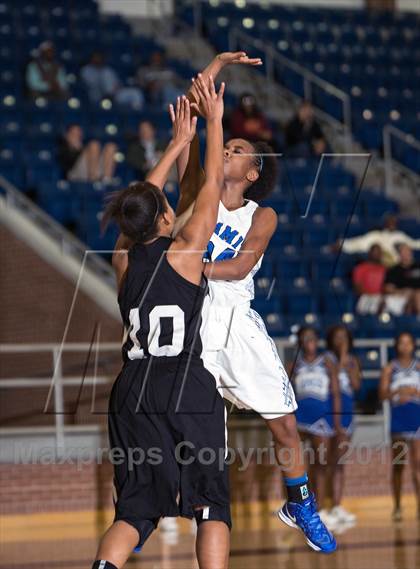 Thumbnail 2 in Bishop Lynch vs. Mansfield Summit photogallery.