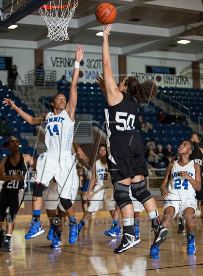 Thumbnail 3 in Bishop Lynch vs. Mansfield Summit photogallery.