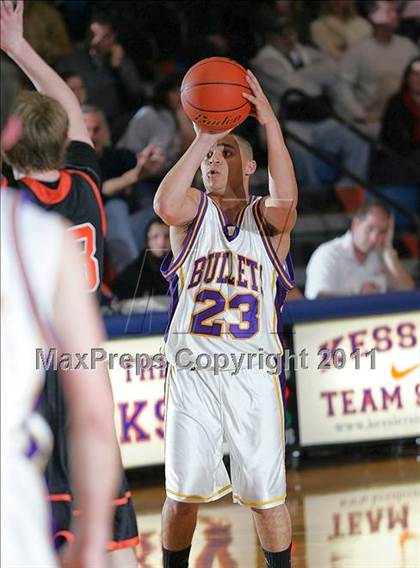 Thumbnail 1 in Williamsville vs. Macomb (2011 Riverton Shootout) photogallery.