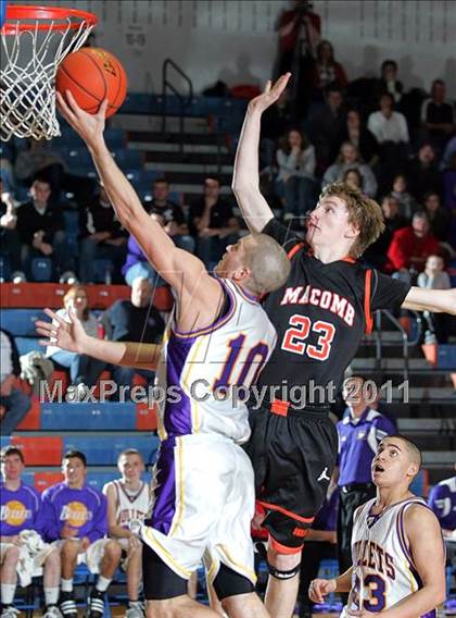 Thumbnail 1 in Williamsville vs. Macomb (2011 Riverton Shootout) photogallery.
