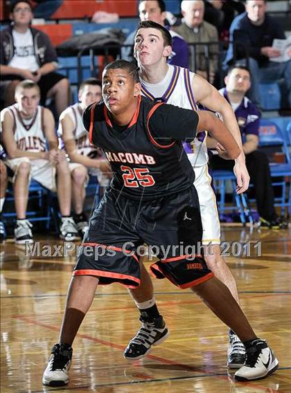 Thumbnail 3 in Williamsville vs. Macomb (2011 Riverton Shootout) photogallery.