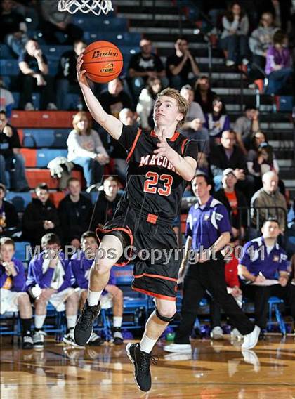 Thumbnail 2 in Williamsville vs. Macomb (2011 Riverton Shootout) photogallery.
