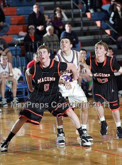 Thumbnail 1 in Williamsville vs. Macomb (2011 Riverton Shootout) photogallery.