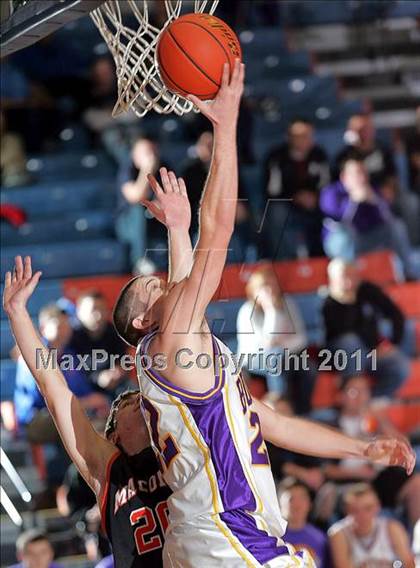 Thumbnail 1 in Williamsville vs. Macomb (2011 Riverton Shootout) photogallery.