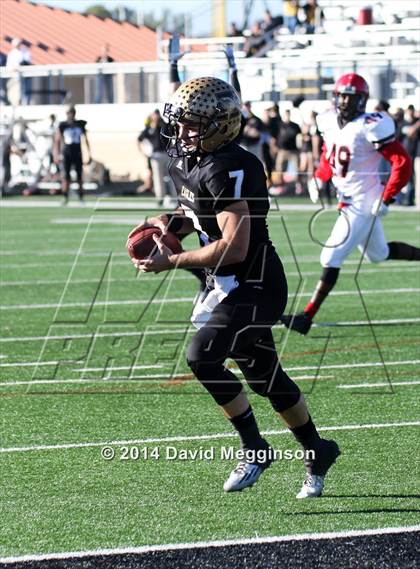 Thumbnail 2 in Abilene vs. Cedar Hill (UIL 6A Regional Playoff) photogallery.