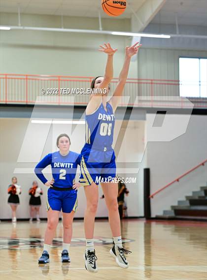 Thumbnail 2 in Lamar vs Dewitt (AAA 3A Region 3 1st round) photogallery.