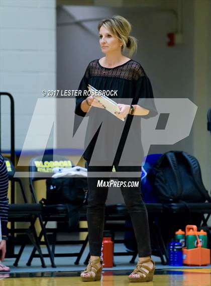 Thumbnail 3 in Needville vs. Devine (UIL 4A Regional Semi-Finals) photogallery.