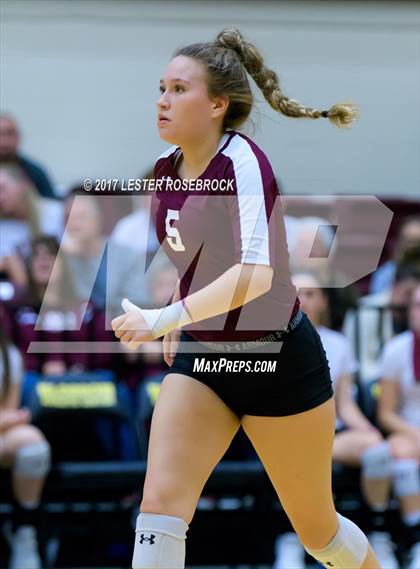 Thumbnail 2 in Needville vs. Devine (UIL 4A Regional Semi-Finals) photogallery.