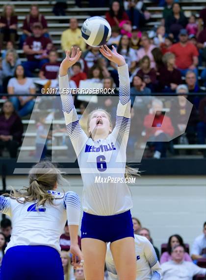 Thumbnail 2 in Needville vs. Devine (UIL 4A Regional Semi-Finals) photogallery.