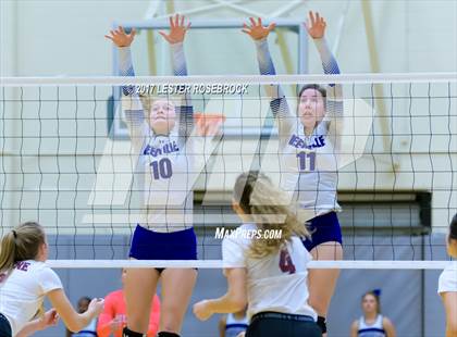 Thumbnail 3 in Needville vs. Devine (UIL 4A Regional Semi-Finals) photogallery.