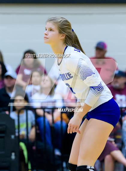 Thumbnail 3 in Needville vs. Devine (UIL 4A Regional Semi-Finals) photogallery.