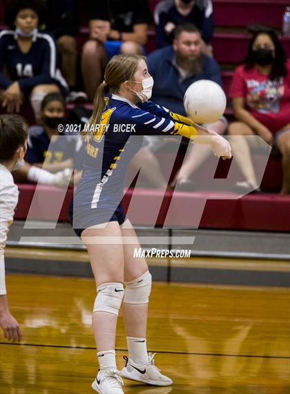 Thumbnail 2 in Gregori @ Modesto photogallery.