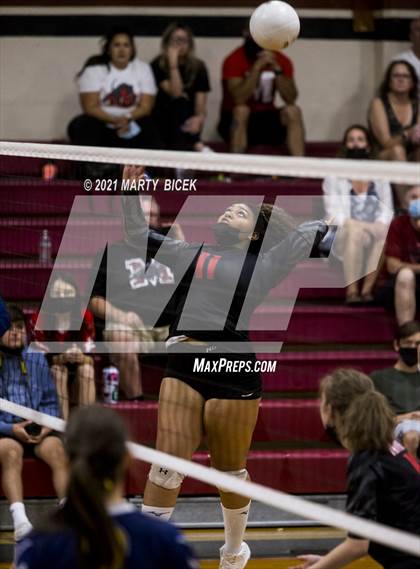 Thumbnail 2 in Gregori @ Modesto photogallery.