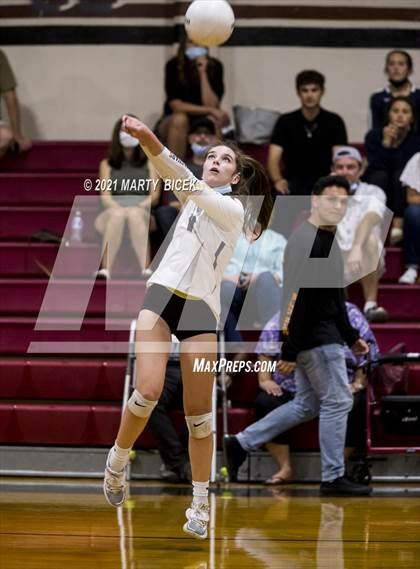 Thumbnail 2 in Gregori @ Modesto photogallery.