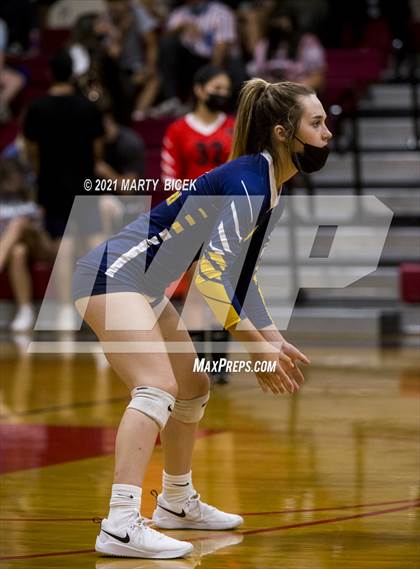 Thumbnail 2 in Gregori @ Modesto photogallery.