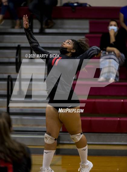 Thumbnail 3 in Gregori @ Modesto photogallery.