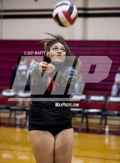 Thumbnail 3 in Gregori @ Modesto photogallery.