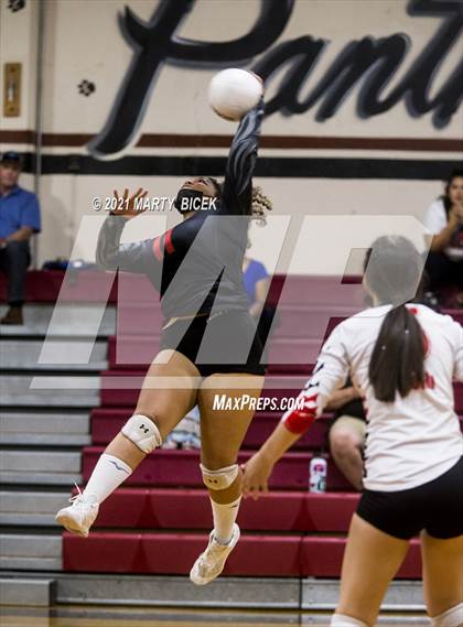 Thumbnail 3 in Gregori @ Modesto photogallery.