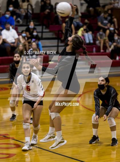 Thumbnail 2 in Gregori @ Modesto photogallery.