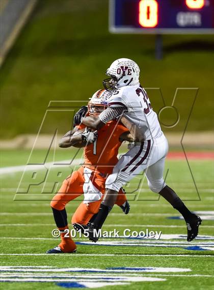 Thumbnail 3 in Cameron Yoe vs. Teague (UIL D3 Quarterfinal) photogallery.