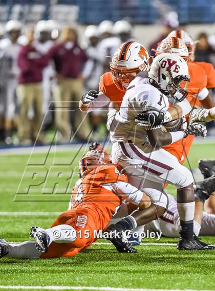 Thumbnail 2 in Cameron Yoe vs. Teague (UIL D3 Quarterfinal) photogallery.