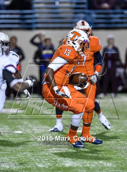 Thumbnail 2 in Cameron Yoe vs. Teague (UIL D3 Quarterfinal) photogallery.