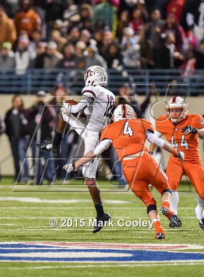 Thumbnail 3 in Cameron Yoe vs. Teague (UIL D3 Quarterfinal) photogallery.