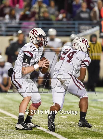 Thumbnail 2 in Cameron Yoe vs. Teague (UIL D3 Quarterfinal) photogallery.