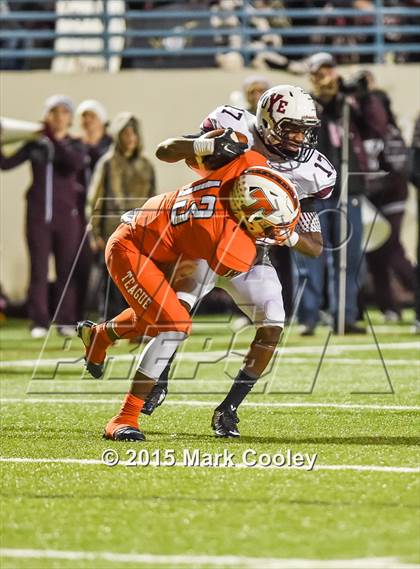 Thumbnail 2 in Cameron Yoe vs. Teague (UIL D3 Quarterfinal) photogallery.