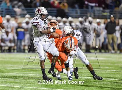Thumbnail 3 in Cameron Yoe vs. Teague (UIL D3 Quarterfinal) photogallery.