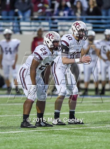 Thumbnail 2 in Cameron Yoe vs. Teague (UIL D3 Quarterfinal) photogallery.