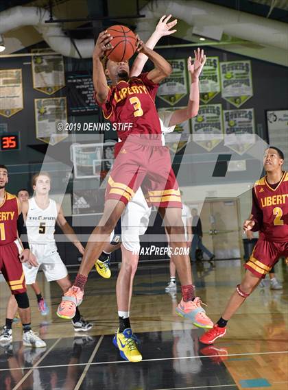 Thumbnail 2 in Liberty vs. Oak Ridge (Adidas Challenge) photogallery.