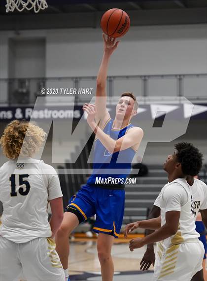 Thumbnail 1 in Cathedral vs. Homestead (Sneakers for Santa Shootout) photogallery.