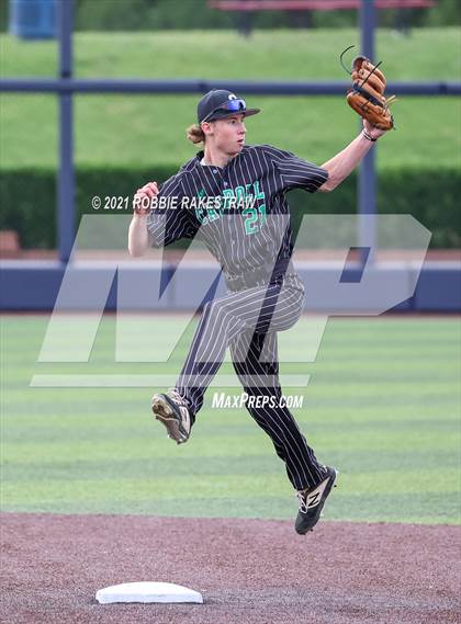 Thumbnail 2 in Southlake Carroll vs. Keller (UIL 6A Regional Finals Game 1) photogallery.
