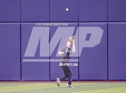 Thumbnail 3 in Southlake Carroll vs. Keller (UIL 6A Regional Finals Game 1) photogallery.