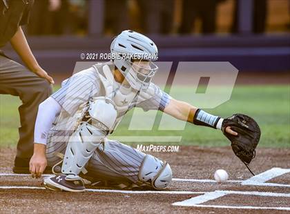 Thumbnail 1 in Southlake Carroll vs. Keller (UIL 6A Regional Finals Game 1) photogallery.