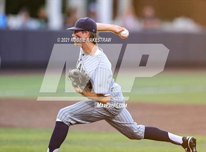 Thumbnail 2 in Southlake Carroll vs. Keller (UIL 6A Regional Finals Game 1) photogallery.