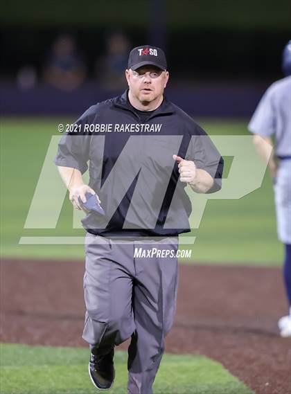 Thumbnail 2 in Southlake Carroll vs. Keller (UIL 6A Regional Finals Game 1) photogallery.