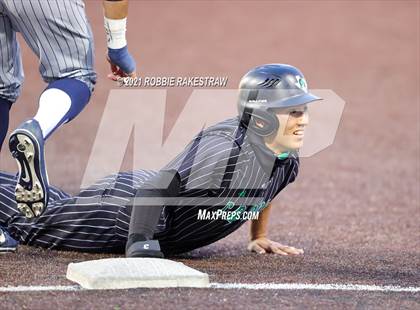 Thumbnail 1 in Southlake Carroll vs. Keller (UIL 6A Regional Finals Game 1) photogallery.