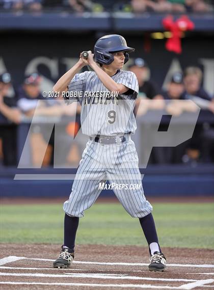 Thumbnail 3 in Southlake Carroll vs. Keller (UIL 6A Regional Finals Game 1) photogallery.