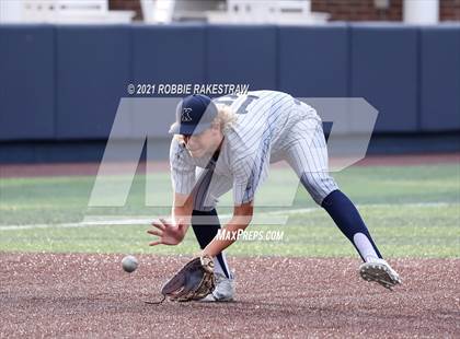 Thumbnail 2 in Southlake Carroll vs. Keller (UIL 6A Regional Finals Game 1) photogallery.