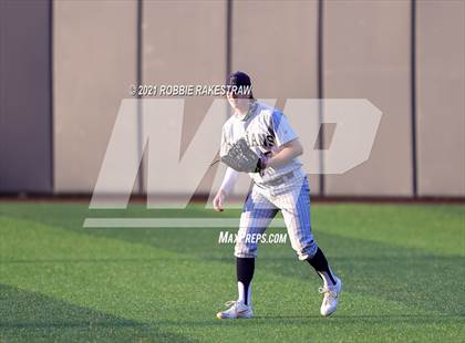 Thumbnail 3 in Southlake Carroll vs. Keller (UIL 6A Regional Finals Game 1) photogallery.