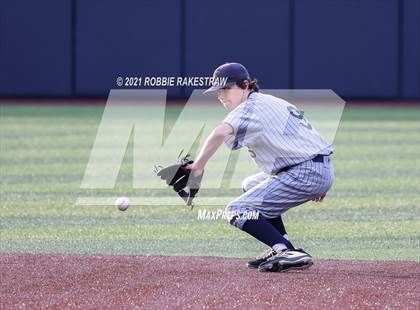 Thumbnail 3 in Southlake Carroll vs. Keller (UIL 6A Regional Finals Game 1) photogallery.