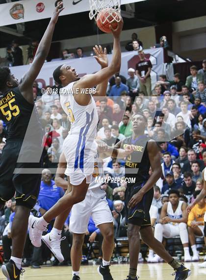 Thumbnail 2 in Montverde Academy vs. Simeon (Spalding Hoophall Classic) photogallery.
