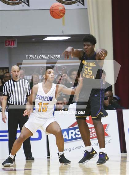Thumbnail 3 in Montverde Academy vs. Simeon (Spalding Hoophall Classic) photogallery.