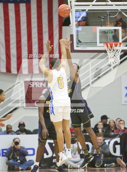 Thumbnail 2 in Montverde Academy vs. Simeon (Spalding Hoophall Classic) photogallery.