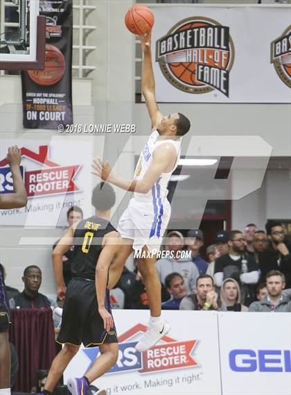 Thumbnail 1 in Montverde Academy vs. Simeon (Spalding Hoophall Classic) photogallery.