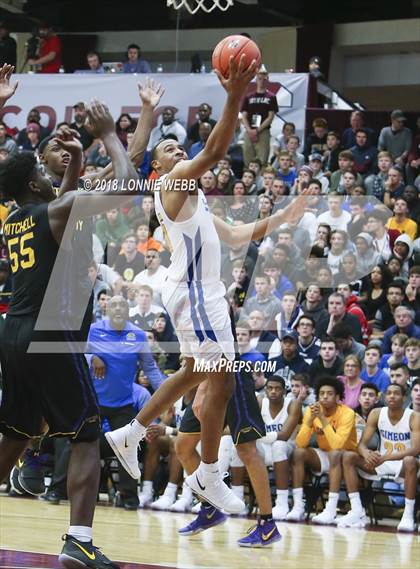 Thumbnail 1 in Montverde Academy vs. Simeon (Spalding Hoophall Classic) photogallery.