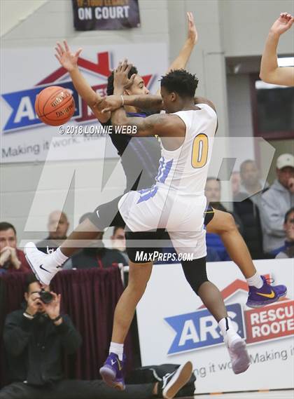 Thumbnail 3 in Montverde Academy vs. Simeon (Spalding Hoophall Classic) photogallery.