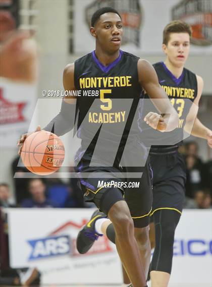 Thumbnail 2 in Montverde Academy vs. Simeon (Spalding Hoophall Classic) photogallery.